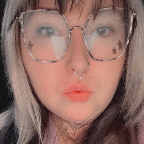 Meet your Posher, Kara - Picture 1 of 1